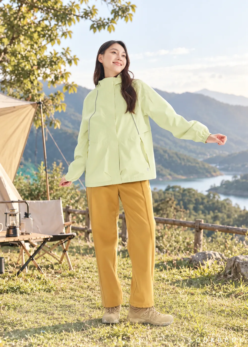 女款高透濕防風軟殼刷毛可調寬褲(土黃色)戶外露營穿搭,直筒剪接版型與舒適內磨毛布料,提供極佳保暖度與流暢活動度