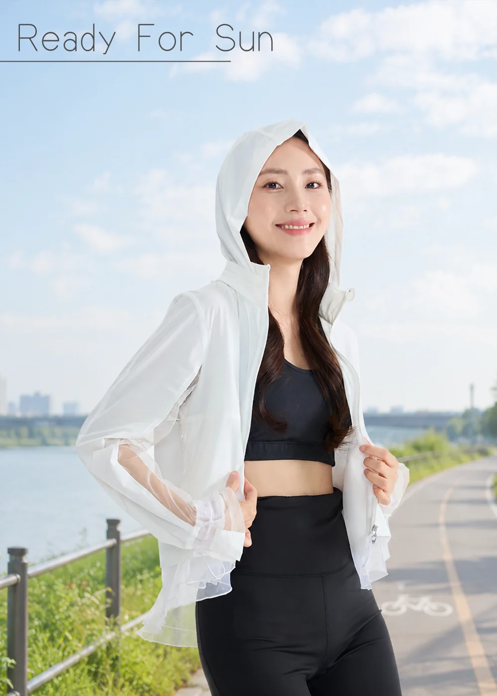 UV100女款可收式連帽防曬外套，白色涼感透氣連帽設計，展現夏日 athleisure 風格，具涼感、防曬與透氣機能適合河濱步道與夏日戶外活動穿搭。